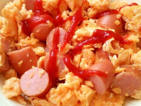 ウィンナー入りスクランブルエッグ